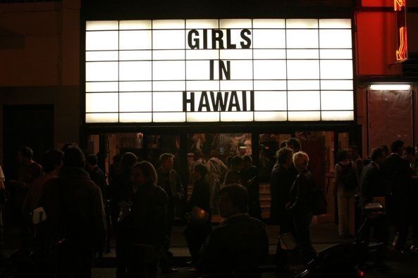 girls-in-hawaii-2-places-big-0
