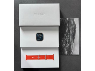 Apple Watch Ultra 2 en titane de 49 mm avec Bracelet Océan Orange