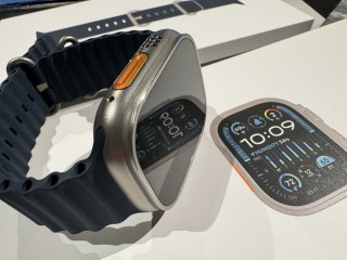 Apple Watch Ultra 2 Titanium 49 mm GPS + Cellular Ocean Blu avec AppleCARE actif
