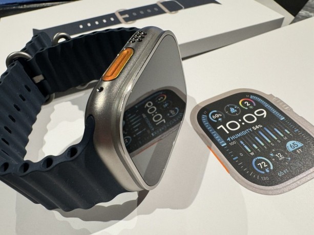 apple-watch-ultra-2-titanium-49-mm-gps-cellular-ocean-blu-avec-applecare-actif-big-0