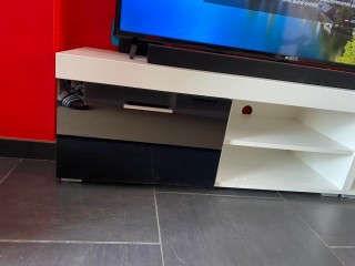 2 meubles TV laqué noir et blanc L 100cm, P 44cm H 40cm