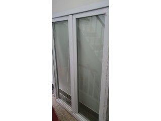 À donner: fenêtre - très bon état - vitres impeccables
